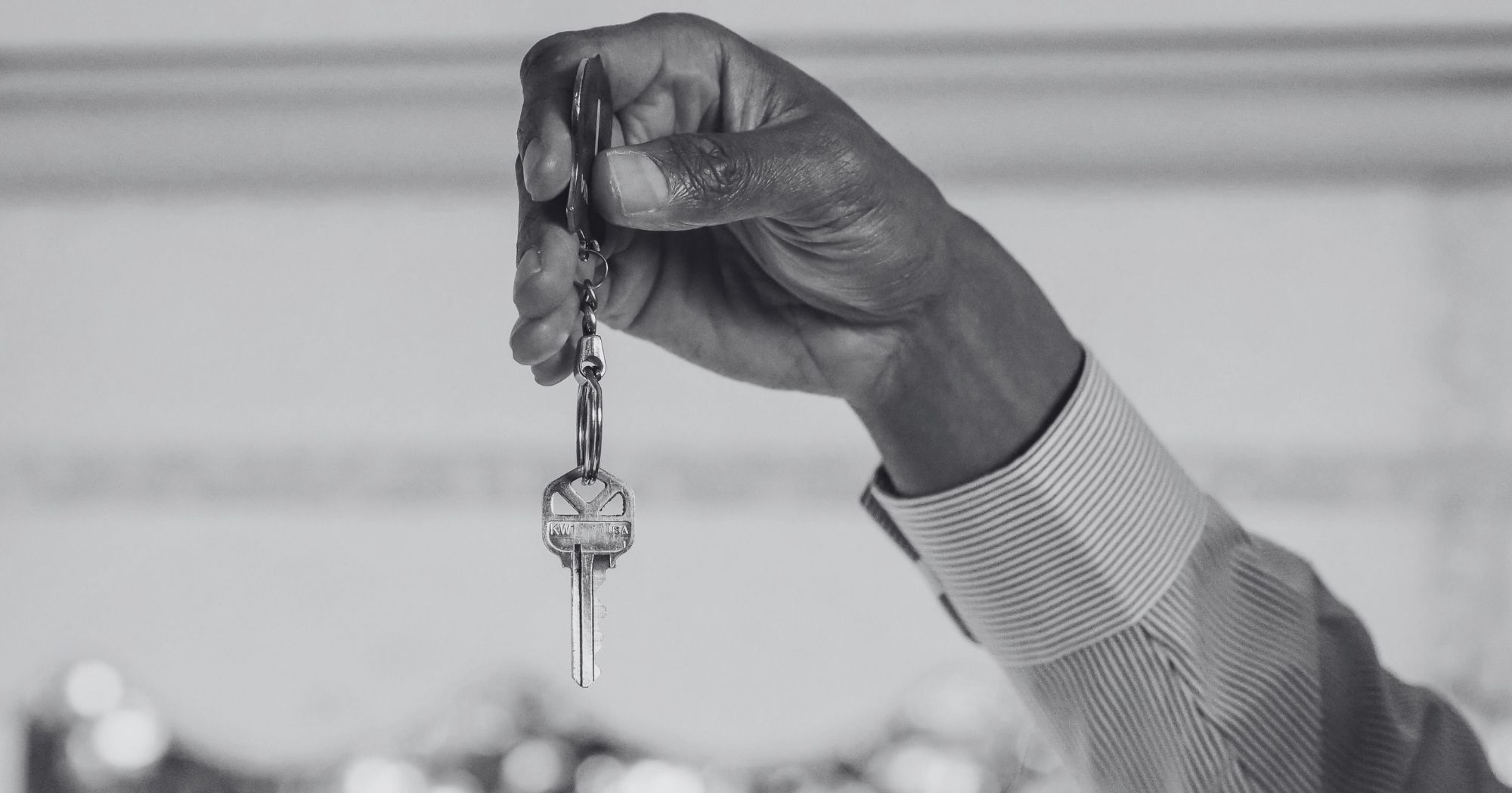 Person handing over house keys – Eleven Legal real estate and conveyancing services